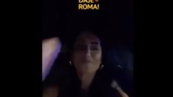 VIDEO / Nargi scatenata: canta “Grazie Roma” in macchina