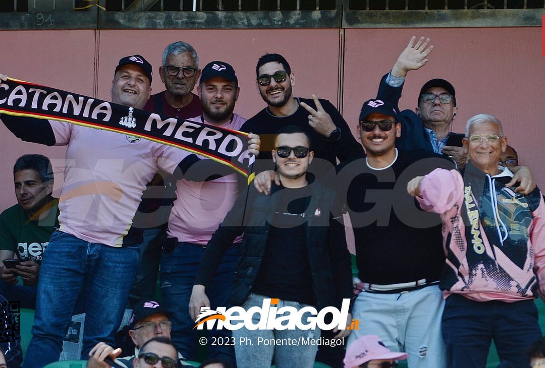 FOTOTIFO Palermo-Spal 2-1, gli scatti ai tifosi al “Renzo Barbera” (GALLERY) - immagine 3