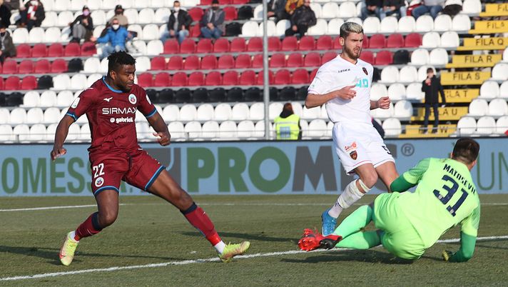 Foto Paola Garbuio/LaPresse
30 gennaio 2022 Cittadella (PD) Italia
sport calcio
Cittadella vs Cosenza - Campionato di calcio Serie BKT 2021/2022 - Stadio Tombolato.
Nella foto: Orji Okwonkwo gol 1-1
Photo Paola Garbuio/LaPresse
January, 30 2022 Cittadella (PD) Italy
sport soccer
Cittadella vs Cosenza - Italian Football Championship League BKT 2021/2022 - - Tombolato stadium.
In the pic:Orji Okwonkwo
goal 1-1 Cittadella, solo un pari con il Cosenza. Espulso il portiere Kastrati - immagine 1