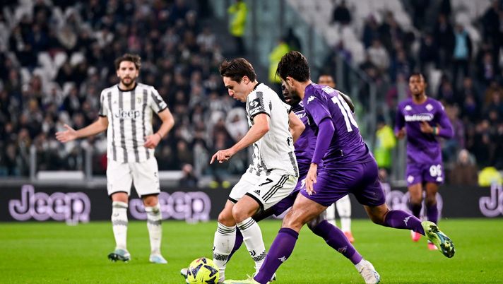 TURIN, ITALY - FEBRUARY 12: Federico Chiesa of Juventus fights for the ball with Luca Ranieri of ACF Fiorentina during the Serie A match between Juventus and ACF Fiorentina at Allianz Stadium on February 12, 2023 in Turin, Italy. (Photo by Daniele Badolato - Juventus FC/Juventus FC via Getty Images) La strana storia di Ranieri, da esubero a pilastro: col Braga ancora lui? - immagine 1