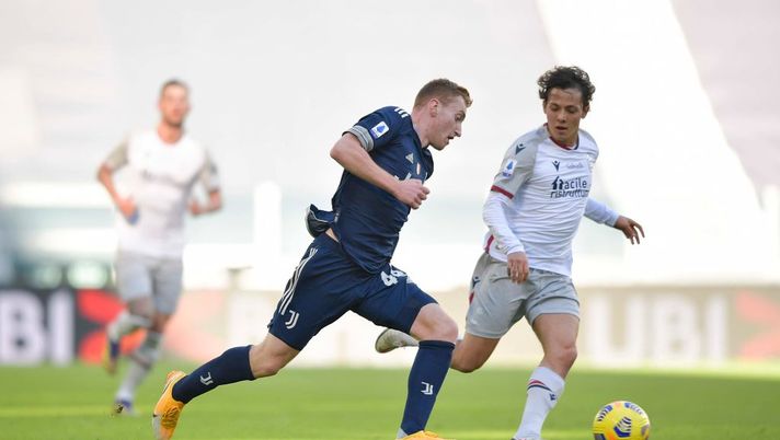 TURIN, ITALY - JANUARY 24: Dejan Kulusevski of Juventus is challenged by Emanuel Vignato of Bologna FC during the Serie A match between Juventus and Bologna FC at Allianz Stadium on January 24, 2021 in Turin, Italy. (Photo by Daniele Badolato - Juventus FC/Juventus FC via Getty Images) TURIN, ITALY - JANUARY 24: Dejan Kulusevski of Juventus is challenged by Emanuel Vignato of Bologna FC during the Serie A match between Juventus and Bologna FC at Allianz Stadium on January 24, 2021 in Turin, Italy. (Photo by Daniele Badolato - Juventus FC/Juventus FC via Getty Images)
