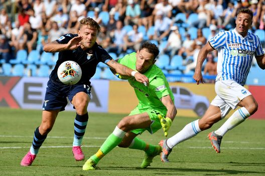  FERRARA, ITALY - SEPTEMBER 15: Ciro Immobile of SS Lazio compete fot the ball with Etrit Berisha of SPAL during the Serie A match between SPAL and SS Lazio at Stadio Paolo Mazza on September 15, 2019 in Ferrara, Italy. (Photo by Marco Rosi/Getty Images) 