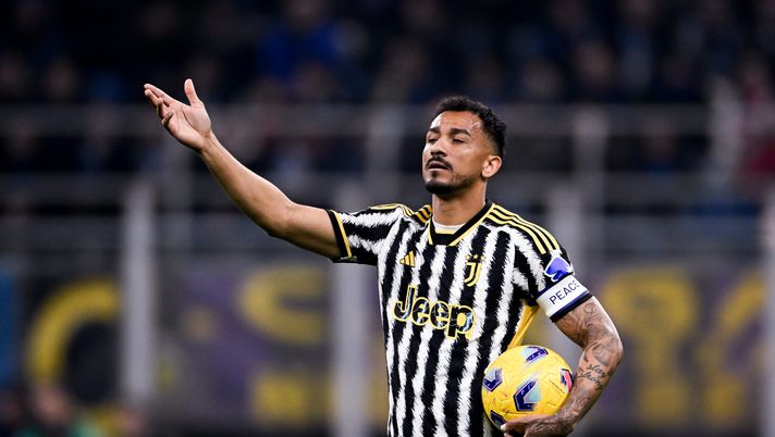 MILAN, ITALY - FEBRUARY 4: Danilo of Juventus during the Serie A TIM match between FC Internazionale and Juventus - Serie A TIM at Stadio Giuseppe Meazza on February 4, 2024 in Milan, Italy. (Photo by Daniele Badolato - Juventus FC/Juventus FC via Getty Images) IPSE DIXIT – Danilo: “La miglior versione per i 3 punti”, Guendouzi: “Se giochiamo da Lazio…”- immagine 2