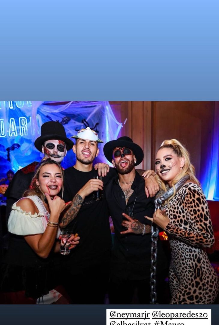 FOTO Wanda Nara a Milano: la showgirl argentina mostra il suo lato B da urlo - immagine 32