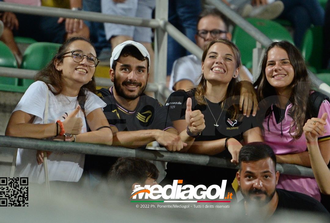 FOTOTIFO, Palermo-Genoa 1-0: i tifosi allo stadio “Renzo Barbera” (Gallery) - immagine 49