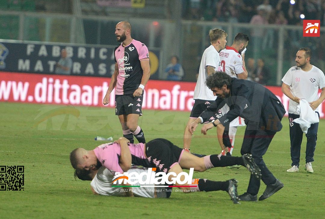 FOTO Palermo in Serie B, i festeggiamenti dei rosanero al Renzo Barbera (Gallery) - immagine 100