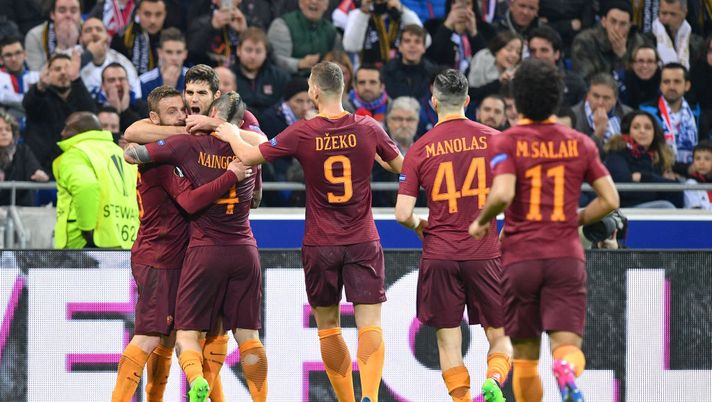 LYON, FRANCE - MARCH 09: AS Roma players celebrate after the goal scored by Federico Fazioduring the UEFA Europa League Round of 16 first leg match between Olympique Lyon and AS Roma at Parc Olympique on March 9, 2017 in Lyon, France. (Photo by Luciano Rossi/AS Roma via Getty Images) LYON, FRANCE - MARCH 09: AS Roma players celebrate after the goal scored by Federico Fazioduring the UEFA Europa League Round of 16 first leg match between Olympique Lyon and AS Roma at Parc Olympique on March 9, 2017 in Lyon, France. (Photo by Luciano Rossi/AS Roma via Getty Images)