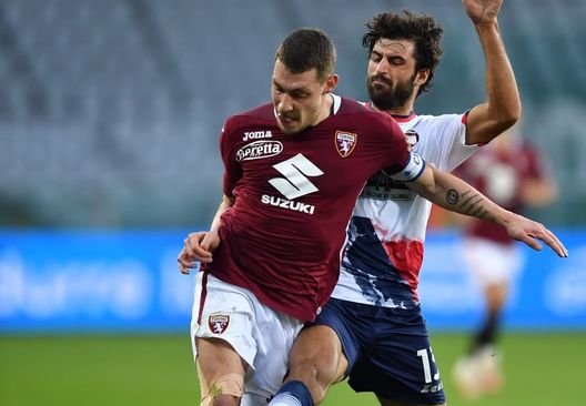 TURIN, ITALY - NOVEMBER 08: Andrea Belotti (L) of Torino FC is tackled by Sebastiano Luperto of FC Crotone during the Serie A match between Torino FC and FC Crotone at Stadio Olimpico di Torino on November 8, 2020 in Turin, Italy. (Photo by Valerio Pennicino/Getty Images) TURIN, ITALY - NOVEMBER 08: Andrea Belotti (L) of Torino FC is tackled by Sebastiano Luperto of FC Crotone during the Serie A match between Torino FC and FC Crotone at Stadio Olimpico di Torino on November 8, 2020 in Turin, Italy. (Photo by Valerio Pennicino/Getty Images)