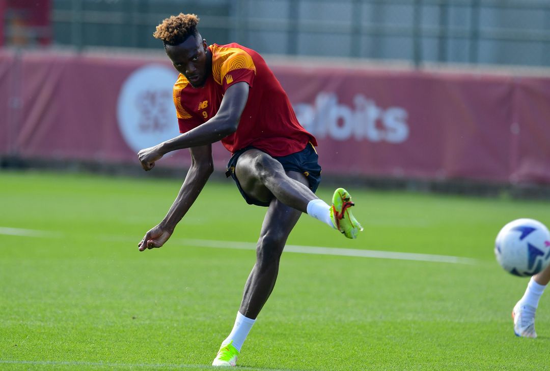 Trigoria, Dybala in gruppo prima della sfida con il Torino – FOTO GALLERY - immagine 38