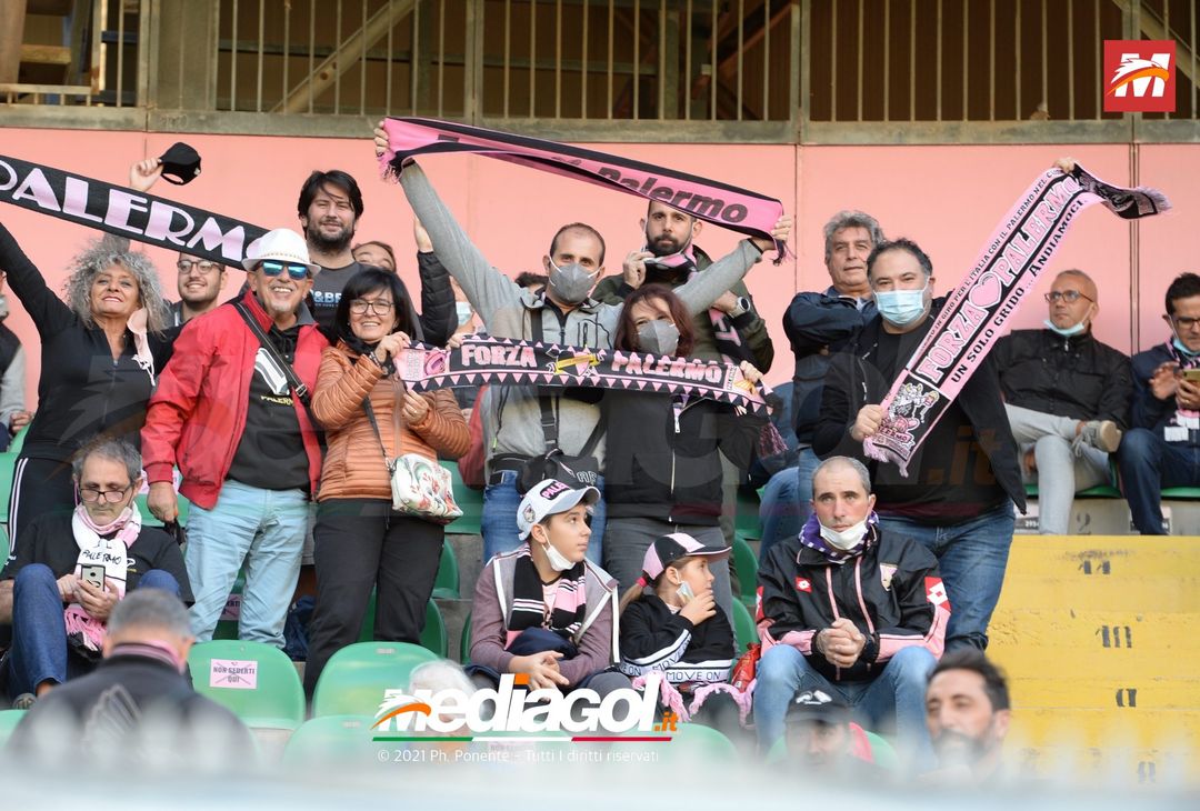 FOTO, i tifosi allo stadio per Palermo – Foggia 3-0 (Gallery) - immagine 43