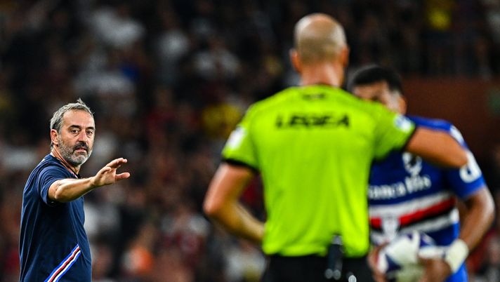 GENOA, ITALY - SEPTEMBER 10: Marco Giampaolo head coach of Sampdoria (L) leaves the pitch after being shown a red card during the Serie A match between UC Sampdoria and AC MIlan at Stadio Luigi Ferraris on September 10, 2022 in Genoa, Italy. (Photo by Simone Arveda/Getty Images) IL BILANCIO DEL MAESTRO GIAMPAOLO