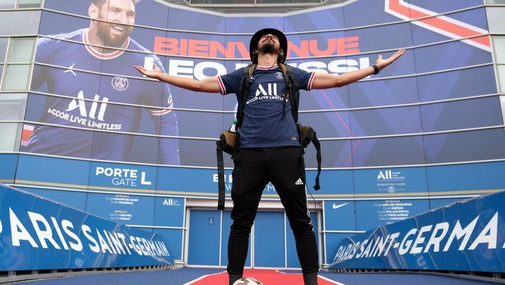 Boumé a piedi da Marsiglia a Parigi: 761 chilometri per vedere giocare Messi Boumé a piedi da Marsiglia a Parigi: 761 chilometri per vedere giocare Messi