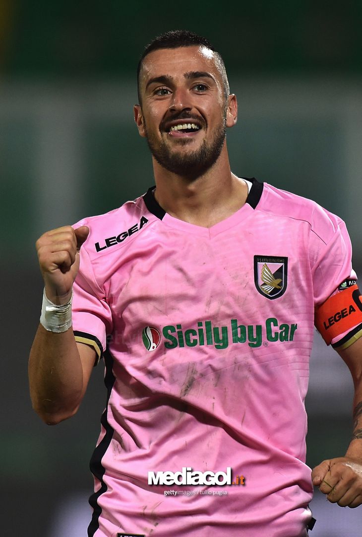  PALERMO, ITALY - SEPTEMBER 25:  Ilija Nestorovski of Palermo celebrates after scoring his team's second goal during the Serie B match between US Citta di Palermo and Pro Vercelli FC on September 25, 2017 in Palermo, Italy.  (Photo by Tullio M. Puglia/Getty Images) 