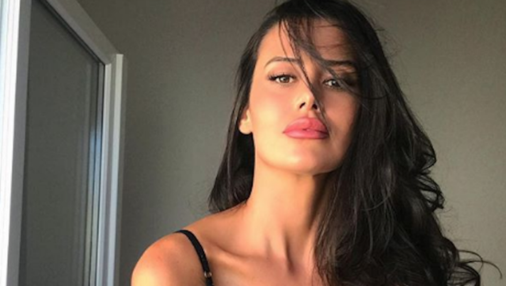 Curve esplosive e sensualità: ecco Eva Padlock, la modella che fa impazzire Instagram 