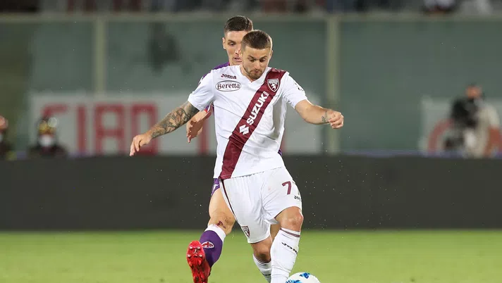 FLORENCE, ITALY - AUGUST 28: Karol Linetty of Torino FC in action during the Serie A match between ACF Fiorentina and Torino FC at Stadio Artemio Franchi on August 28, 2021 in Florence, Italy  (Photo by Gabriele Maltinti/Getty Images)