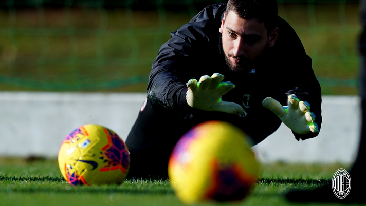 Gianluigi 'Gigio' Donnarumma, portiere del Milan, in allenamento a Milanello (credits: GETTY Images) Gianluigi 'Gigio' Donnarumma, portiere del Milan, in allenamento a Milanello (credits: GETTY Images)