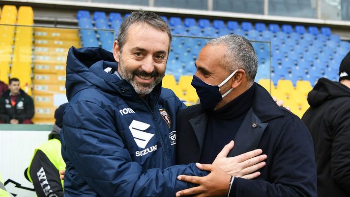 PARMA, ITALY - JANUARY 03: Marco Giampaolo (l), head coach of Torino embraces Fabio Liverani (r), head coach of Parma ahead of the Serie A match between Parma Calcio and Torino FC at Stadio Ennio Tardini on January 03, 2021 in Parma, Italy. Sporting stadiums around Italy remain under strict restrictions due to the Coronavirus Pandemic as Government social distancing laws prohibit fans inside venues resulting in games being played behind closed doors. (Photo by Alessandro Sabattini/Getty Images) PARMA, ITALY - JANUARY 03: Marco Giampaolo (l), head coach of Torino embraces Fabio Liverani (r), head coach of Parma ahead of the Serie A match between Parma Calcio and Torino FC at Stadio Ennio Tardini on January 03, 2021 in Parma, Italy. Sporting stadiums around Italy remain under strict restrictions due to the Coronavirus Pandemic as Government social distancing laws prohibit fans inside venues resulting in games being played behind closed doors. (Photo by Alessandro Sabattini/Getty Images)