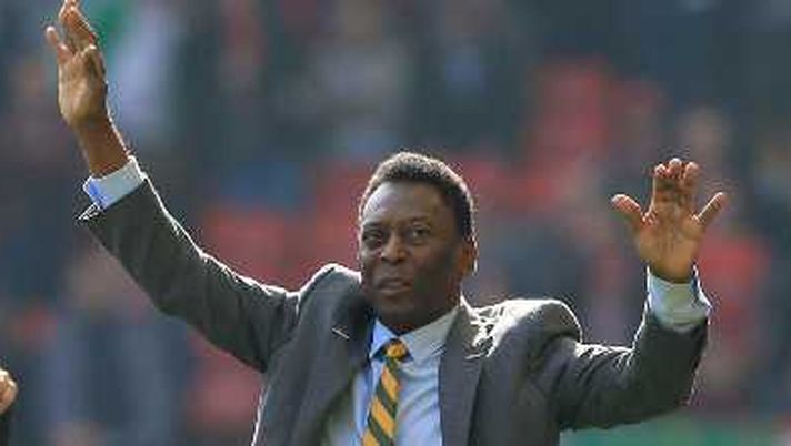 Pelè: “Con Maradona scherzavamo, gli dicevo che era il migliore ma che io segnavo anche di testa” Pelè: “Con Maradona scherzavamo, gli dicevo che era il migliore ma che io segnavo anche di testa”