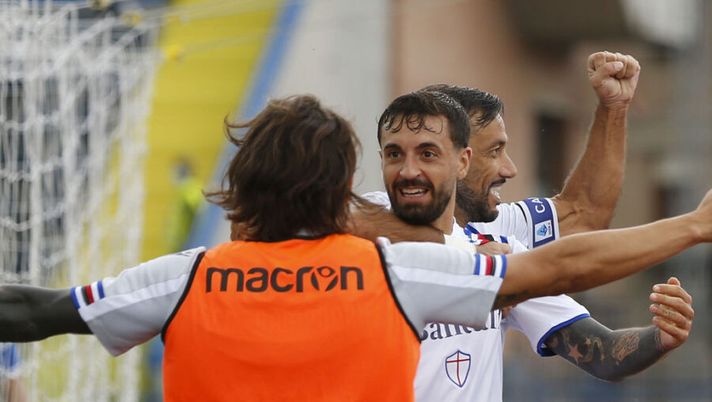 EMPOLI, ITALY - SEPTEMBER 19: Francesco Caputo of UC Sampdoria celebrates after scoring a goal during the Serie A match between Empoli FC and UC Sampdoria at Stadio Carlo Castellani on September 19, 2021 in Empoli, Italy. (Photo by Gabriele Maltinti/Getty Images) Caputo, D’Aversa ha spiegato il motivo della panchina: “Con lui e Quagliarella…” - immagine 1