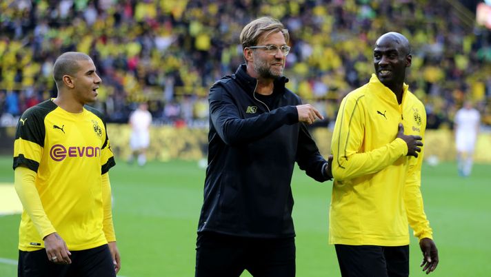 DORTMUND, GERMANY - SEPTEMBER 07: (L-R) Mohamed Zidan, head coach Juergen Klopp and Otto Addo of Borussia Dortmund Allstars are seen prior to the Roman Weidenfeller Farewell Match between Borussia Dortmund Allstars and Roman and Friends at Signal Iduna Park on September 7, 2018 in Dortmund, Germany. (Photo by Christof Koepsel/Bongarts/Getty Images) 