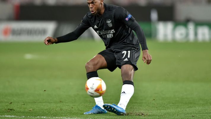 PIRAEUS, GREECE - FEBRUARY 25: Nuno Tavares of S.L. Benfica shoots during the UEFA Europa League Round of 32 match between Arsenal FC and SL Benfica at Karaiskakis Stadium on February 25, 2021 in Piraeus, Greece. Arsenal face SL Benfica at a neutral venue in Piraeus behind closed doors to prevent the spread of Covid-19 variants. (Photo by Milos Bicanski/Getty Images) Salta l’affare per Lazio e Napoli: il blitz da 7 milioni porterà via Nuno Tavares - immagine 1