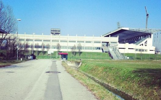 Lo stadio di Padova visto dall'esterno Lo stadio di Padova visto dall'esterno