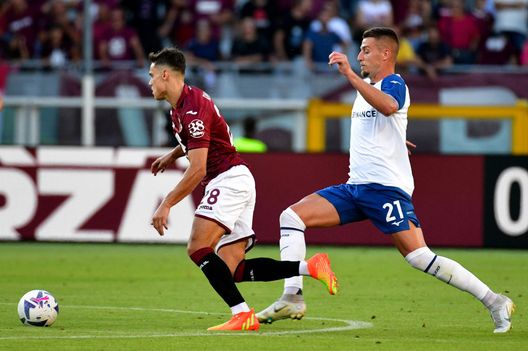 TURIN, ITALY - AUGUST 20: Sergej Milinkovic Savic of SS Lazio compete for the ball with Samuele Ricci during the Serie A match between Torino FC and SS Lazio at Stadio Olimpico di Torino on August 20, 2022 in Turin, Italy. (Photo by Marco Rosi - SS Lazio/Getty Images) Juric, la zona grigia e confronto col passato: “In attacco possiamo fare meglio”- immagine 2