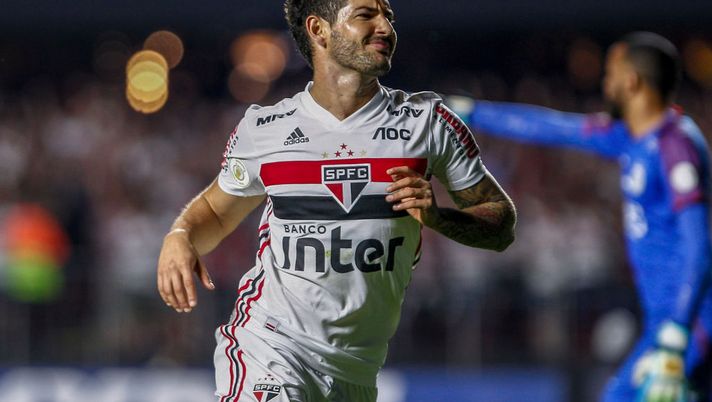 SAO PAULO, BRAZIL - AUGUST 10: Alexandre Pato of Sao Paulo celebrates after scoring his second goal and the third of his team during a match between Sao Paulo and Santos for the Brasileirao Series A 2019 at Morumbi Stadium on August 10, 2019 in Sao Paulo, Brazil. (Photo by Miguel Schincariol/Getty Images) SAO PAULO, BRAZIL - AUGUST 10: Alexandre Pato of Sao Paulo celebrates after scoring his second goal and the third of his team during a match between Sao Paulo and Santos for the Brasileirao Series A 2019 at Morumbi Stadium on August 10, 2019 in Sao Paulo, Brazil. (Photo by Miguel Schincariol/Getty Images)