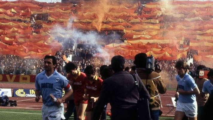 Ecco le foto da galleria sulla storia del Derby: “Non mollare mai” e i “Figli di Roma” Ecco le foto da galleria sulla storia del Derby: “Non mollare mai” e i “Figli di Roma” - immagine 1