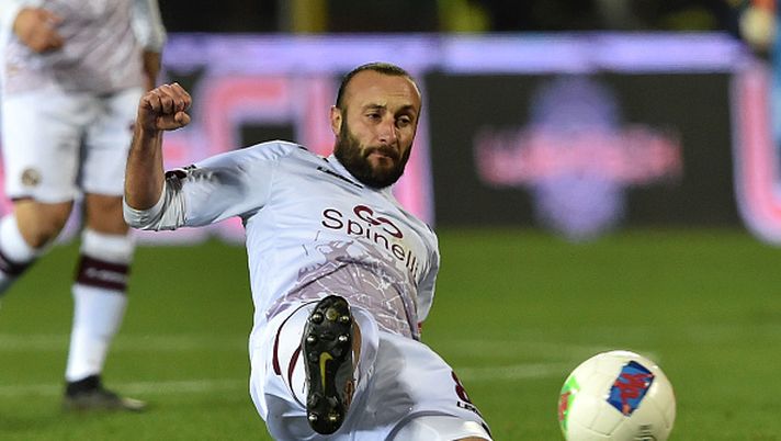 EMPOLI, ITALY - DECEMBER 29: Andrea Luci of AS Livorno in action during the Serie B match between Empoli FC and AS Livorno at Stadio Carlo Castellani on December 29, 2019 in Empoli, Italy. (Photo by Giuseppe Bellini/Getty Images) Carrarese, il figlio Marco è malato: il capitano Andrea Luci lascia la squadra - immagine 1