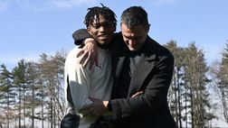 Milan, Leao: “Primi anni difficili, devo ringraziare Ibrahimovic e Maldini”
