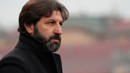 CREMONA, ITALY - JANUARY 18: US Cremonese head coach Massimo Rastelli looks on during the Serie B match between US Cremonese and Venezia at Stadio Giovanni Zini on January 18, 2020 in Cremona, Italy. (Photo by Emilio Andreoli/Getty Images)