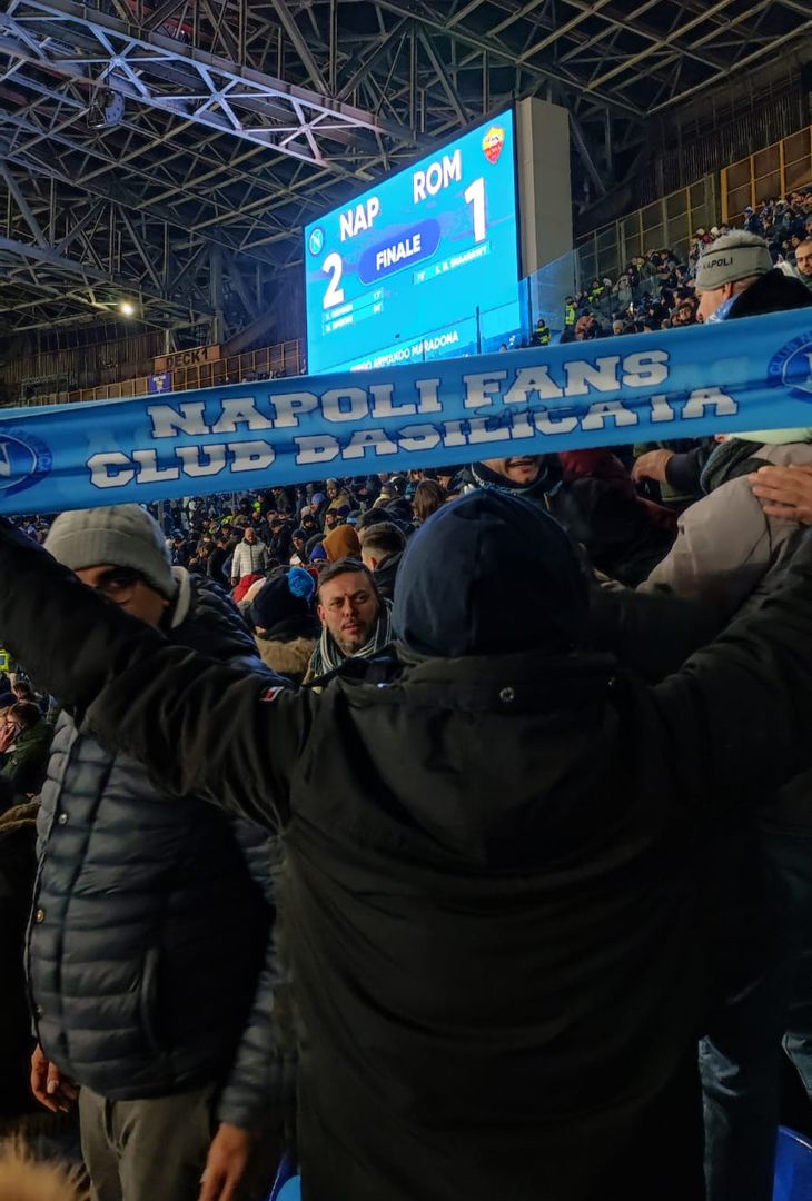 FOTO UANM, i tifosi al Maradona e dalle sedi per Napoli-Roma: striscioni e sorrisi - immagine 18