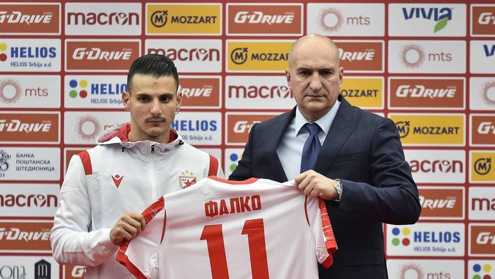 La presentazione di Filippo Falco come nuovo attaccante della Stella Rossa di Dejan Stankovic (Twitter Crvena Zvezda)