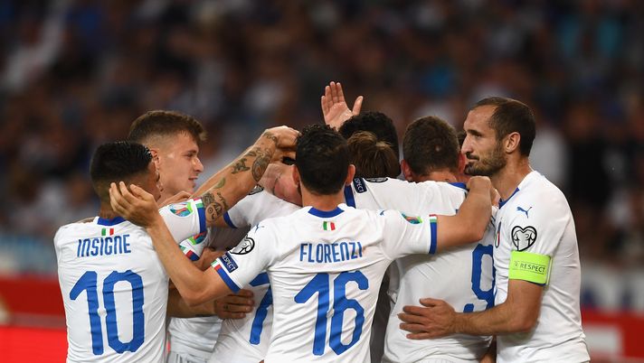 ATHENS, GREECE - JUNE 08: Leonardo Bonucci of Italy celebrate with team-mates after scoring the goal during the UEFA Euro 2020 Qualifier between Greece and Italy on June 8, 2019 in Athens, Greece. (Photo by Claudio Villa/Getty Images) ATHENS, GREECE - JUNE 08: Leonardo Bonucci of Italy celebrate with team-mates after scoring the goal during the UEFA Euro 2020 Qualifier between Greece and Italy on June 8, 2019 in Athens, Greece. (Photo by Claudio Villa/Getty Images)