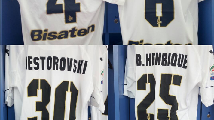 Torino-Palermo: foto dallo spogliatoio rosanero, ecco le maglie che userà la squadra di Diego Lopez Torino-Palermo: foto dallo spogliatoio rosanero, ecco le maglie che userà la squadra di Diego Lopez