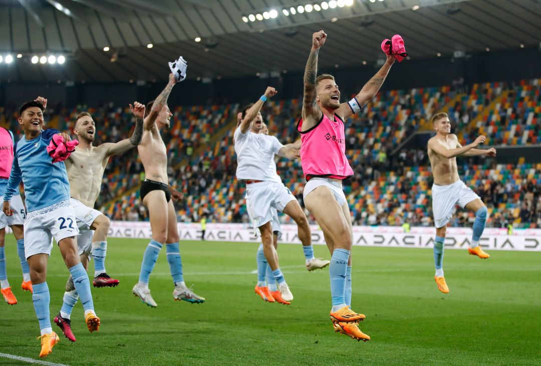 La Lazio esulta sotto il settore ospiti