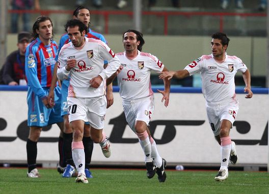 CATANIA, ITALY - DECEMBER 2: Fabio Caserta of Palermo celebrates his goal with teammates during the Serie A game between Catania and Palermo on December 2, 2007 in Catania, Italy. (Photo by New Press/Getty Images) CATANIA, ITALY - DECEMBER 2: Fabio Caserta of Palermo celebrates his goal with teammates during the Serie A game between Catania and Palermo on December 2, 2007 in Catania, Italy. (Photo by New Press/Getty Images)