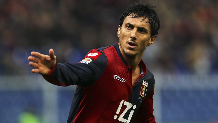GENOA, ITALY - FEBRUARY 16:  Nicolas Andres Burdisso of Genoa CFC gestures during the Serie A match between Genoa CFC and Udinese Calcio at Stadio Luigi Ferraris on February 16, 2014 in Genoa, Italy.  (Photo by Marco Luzzani/Getty Images) 