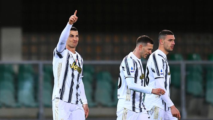 VERONA, ITALY - FEBRUARY 27: Cristiano Ronaldo of Juventus celebrates after scoring their side's first goal during the Serie A match between Hellas Verona FC and Juventus at Stadio Marcantonio Bentegodi on February 27, 2021 in Verona, Italy. Sporting stadiums around Italy remain under strict restrictions due to the Coronavirus Pandemic as Government social distancing laws prohibit fans inside venues resulting in games being played behind closed doors. (Photo by Alessandro Sabattini/Getty Images ) VERONA, ITALY - FEBRUARY 27: Cristiano Ronaldo of Juventus celebrates after scoring their side's first goal during the Serie A match between Hellas Verona FC and Juventus at Stadio Marcantonio Bentegodi on February 27, 2021 in Verona, Italy. Sporting stadiums around Italy remain under strict restrictions due to the Coronavirus Pandemic as Government social distancing laws prohibit fans inside venues resulting in games being played behind closed doors. (Photo by Alessandro Sabattini/Getty Images )