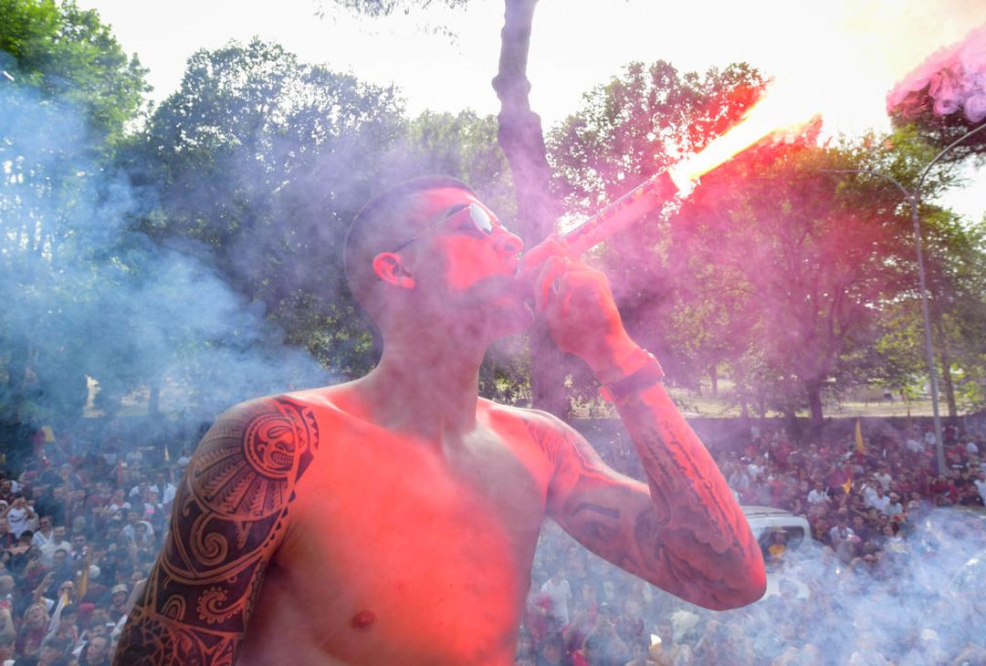 Roma, il popolo giallorosso in festa visto dal pullman della squadra – FOTO GALLERY - immagine 29