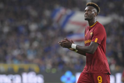 Tammy Abraham (Photo by Fabio Rossi/AS Roma via Getty Images) Roma, Mourinho prosegue la caccia alle streghe: duro contro Abraham stavolta- immagine 2