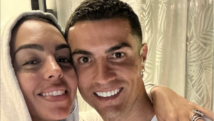Ronaldo e Georgina in crisi, storia al capolinea? “CR7 stufo di lei che spende soldi” Ronaldo e Georgina in crisi, storia al capolinea? “CR7 stufo di lei che spende soldi” - immagine 1