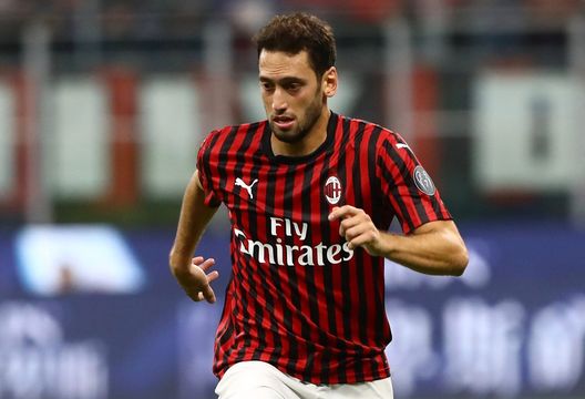  Hakan Calhanoglu, centrocampista del Milan (credits: GETTY Images) 