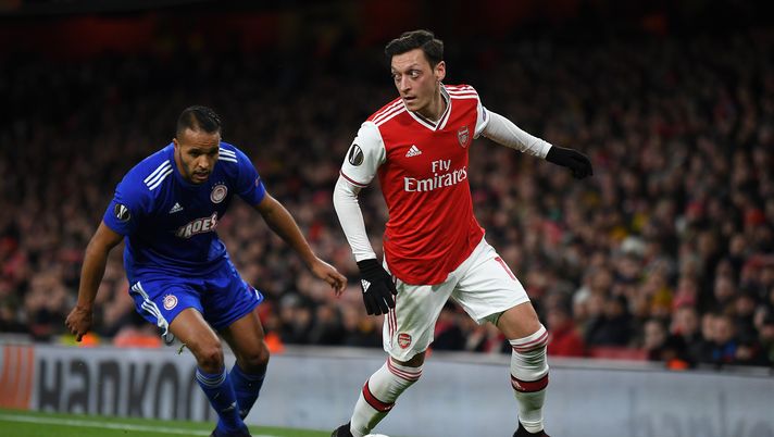 LONDON, ENGLAND - FEBRUARY 27: Mesut Ozil of Arsenal FC battles for possession with Youssef El Arabi of Olympiacos FC during the UEFA Europa League round of 32 second leg match between Arsenal FC and Olympiacos FC at Emirates Stadium on February 27, 2020 in London, United Kingdom. (Photo by Mike Hewitt/Getty Images) LONDON, ENGLAND - FEBRUARY 27: Mesut Ozil of Arsenal FC battles for possession with Youssef El Arabi of Olympiacos FC during the UEFA Europa League round of 32 second leg match between Arsenal FC and Olympiacos FC at Emirates Stadium on February 27, 2020 in London, United Kingdom. (Photo by Mike Hewitt/Getty Images)