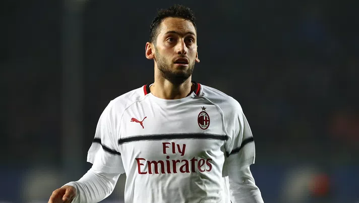 Hakan Calhanoglu, centrocampista del Milan (credits: GETTY Images)