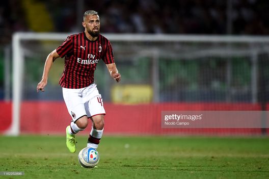 Leo Duarte, difensore brasiliano del Milan, è ad un passo dal trasferimento in prestito con diritto di riscatto al Basaksehir Leo Duarte, difensore brasiliano del Milan, è ad un passo dal trasferimento in prestito con diritto di riscatto al Basaksehir