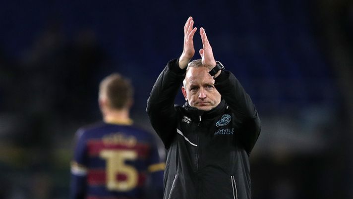 CARDIFF, WALES - DECEMBER 26: Neil Critchley, Manager of Queens Park Rangers, applauds their fans after the Sky Bet Championship between Cardiff City and Queens Park Rangers at Cardiff City Stadium on December 26, 2022 in Cardiff, Wales. (Photo by Ryan Hiscott/Getty Images) Una sola vittoria in 12 match: salta la panchina del QPR dopo appena 2 mesi - immagine 1
