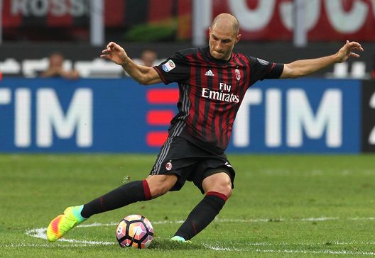  MILAN, ITALY - AUGUST 21: Gabriel Paletta of AC Milan in action during the Serie A match between AC Milan and FC Torino at Stadio Giuseppe Meazza on August 21, 2016 in Milan, Italy. (Photo by Marco Luzzani/Getty Images) 