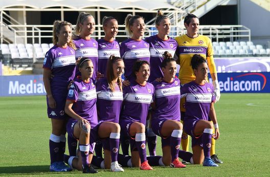 FLORENCE, ITALY - SEPTEMBER 05: ACF Fiorentina team line up during the Women Serie A match between ACF Fiorentina and Juventus at Artemio Franchi on September 05, 2021 in Florence, Italy. (Photo by Alessandro Sabattini/Getty Images) FLORENCE, ITALY - SEPTEMBER 05: ACF Fiorentina team line up during the Women Serie A match between ACF Fiorentina and Juventus at Artemio Franchi on September 05, 2021 in Florence, Italy. (Photo by Alessandro Sabattini/Getty Images)